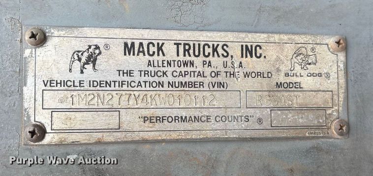 image for item DY0526 1989 Mack R690ST winch truck