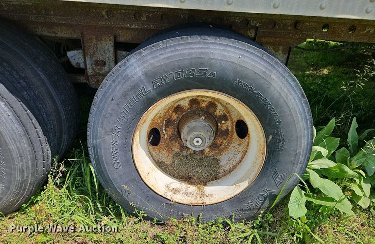 image for item EB8105 1986 Trailmobile 01HA-1SAL dry van trailer