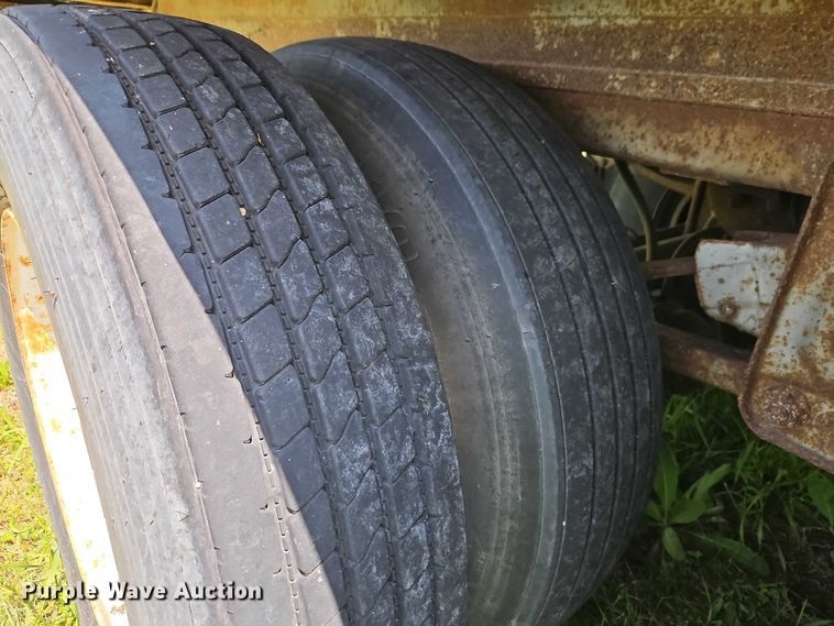 image for item EB8105 1986 Trailmobile 01HA-1SAL dry van trailer