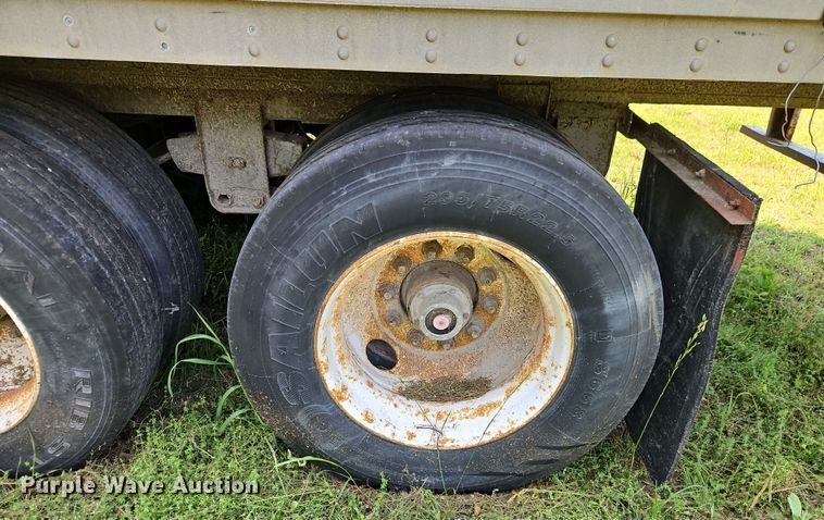 image for item EB8105 1986 Trailmobile 01HA-1SAL dry van trailer