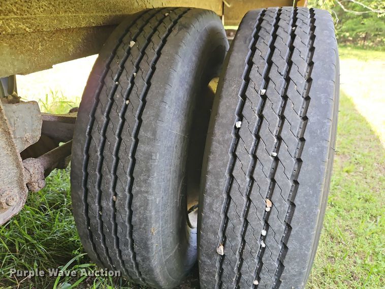 image for item EB8105 1986 Trailmobile 01HA-1SAL dry van trailer