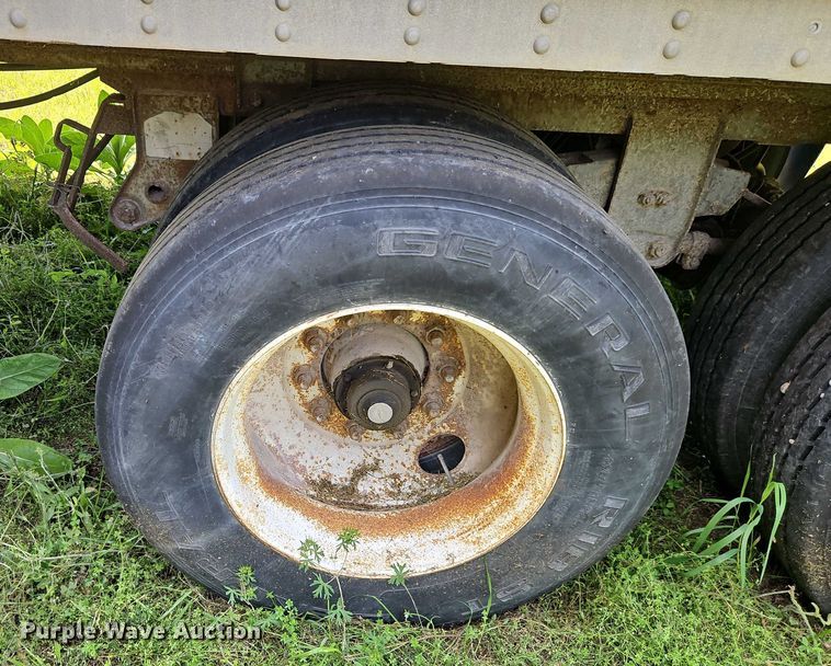 image for item EB8105 1986 Trailmobile 01HA-1SAL dry van trailer