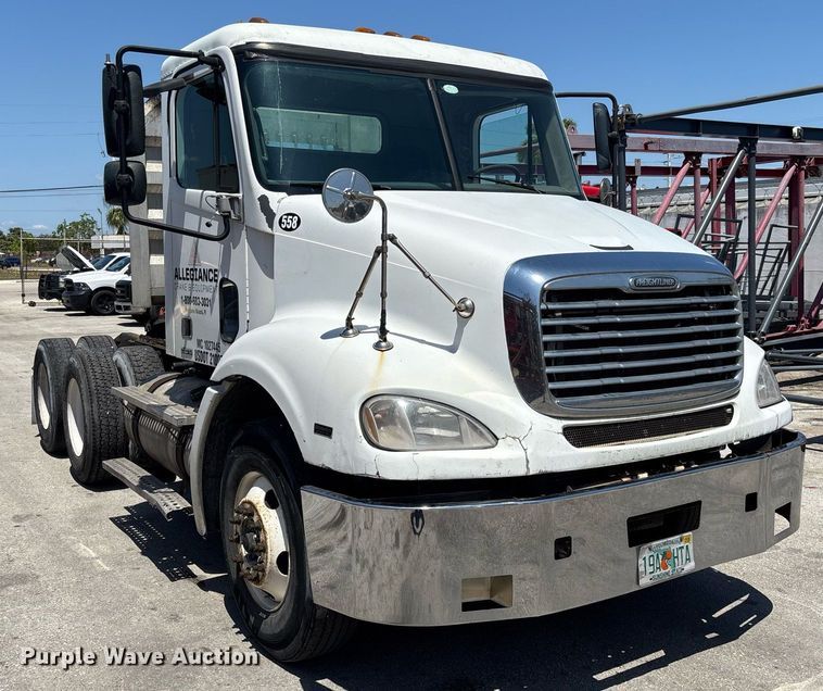 image for item EC3578 2006 Freightliner CL112 semi truck