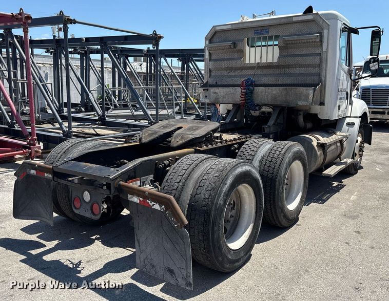 image for item EC3578 2006 Freightliner CL112 semi truck