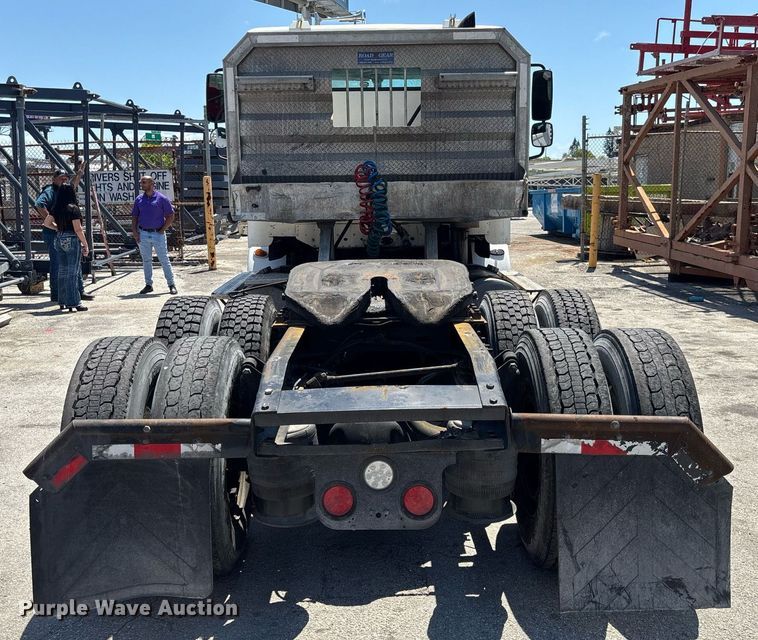 image for item EC3578 2006 Freightliner CL112 semi truck