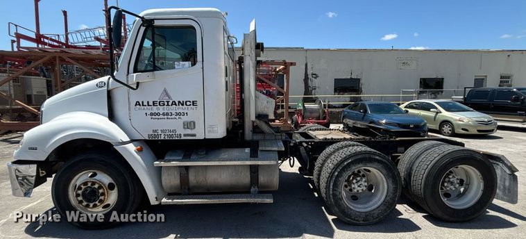 image for item EC3578 2006 Freightliner CL112 semi truck