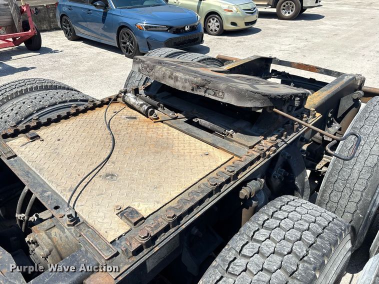 image for item EC3578 2006 Freightliner CL112 semi truck