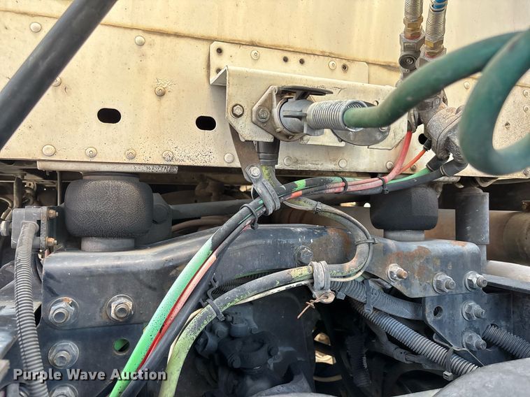 image for item EC3578 2006 Freightliner CL112 semi truck