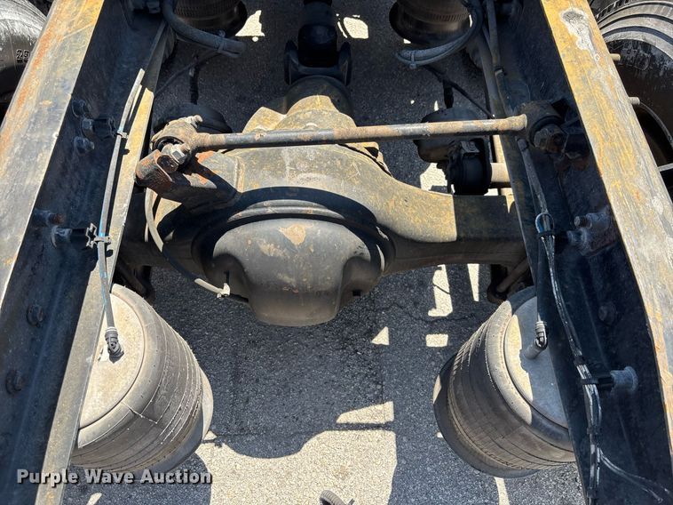 image for item EC3578 2006 Freightliner CL112 semi truck