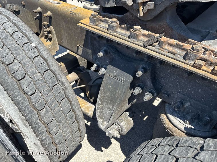 image for item EC3578 2006 Freightliner CL112 semi truck