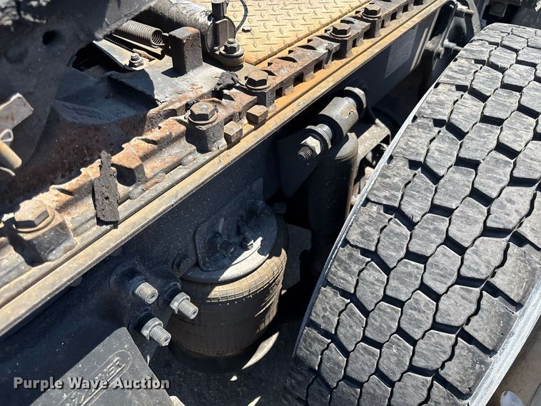 image for item EC3578 2006 Freightliner CL112 semi truck