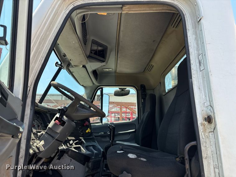 image for item EC3578 2006 Freightliner CL112 semi truck