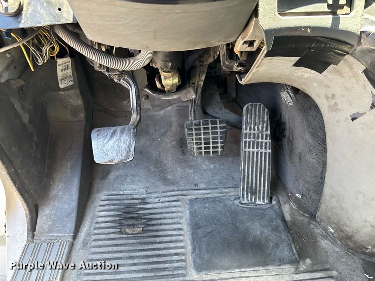 image for item EC3578 2006 Freightliner CL112 semi truck