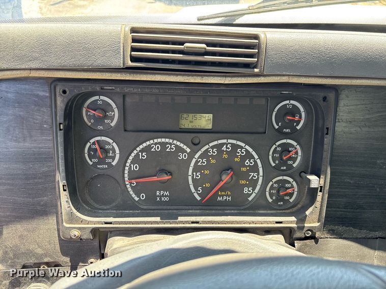 image for item EC3578 2006 Freightliner CL112 semi truck