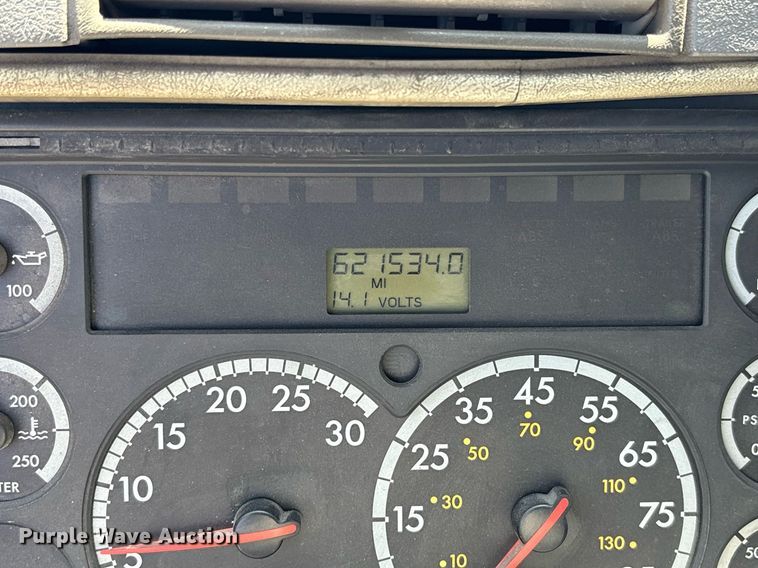 image for item EC3578 2006 Freightliner CL112 semi truck