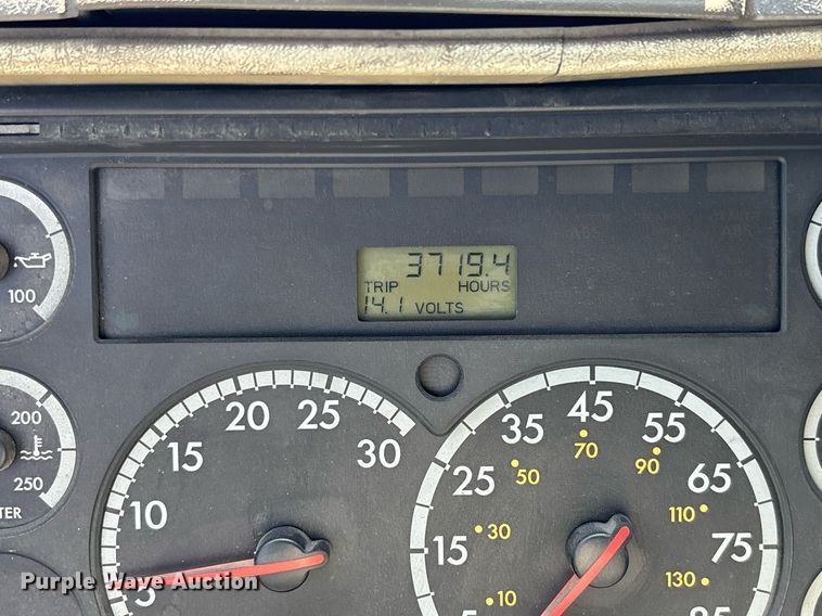 image for item EC3578 2006 Freightliner CL112 semi truck