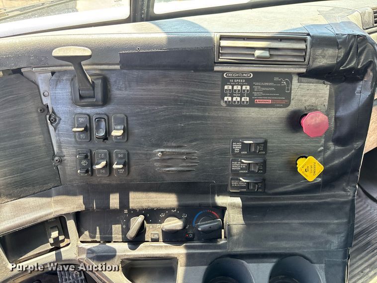 image for item EC3578 2006 Freightliner CL112 semi truck