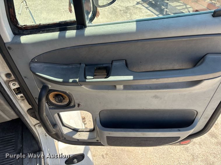 image for item EC3578 2006 Freightliner CL112 semi truck