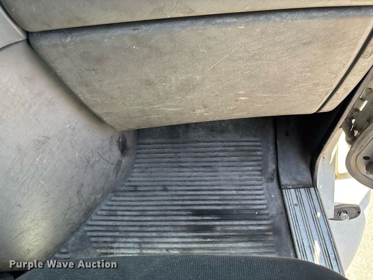 image for item EC3578 2006 Freightliner CL112 semi truck