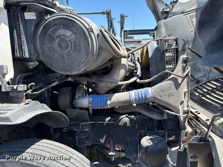 image for item EC3578 2006 Freightliner CL112 semi truck