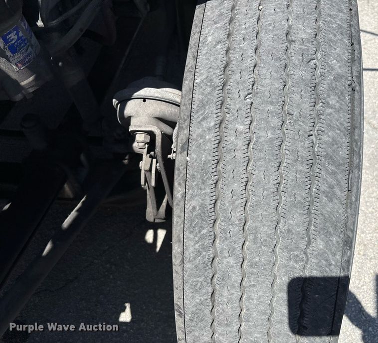 image for item EC3578 2006 Freightliner CL112 semi truck