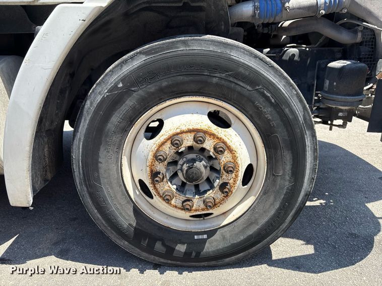 image for item EC3578 2006 Freightliner CL112 semi truck