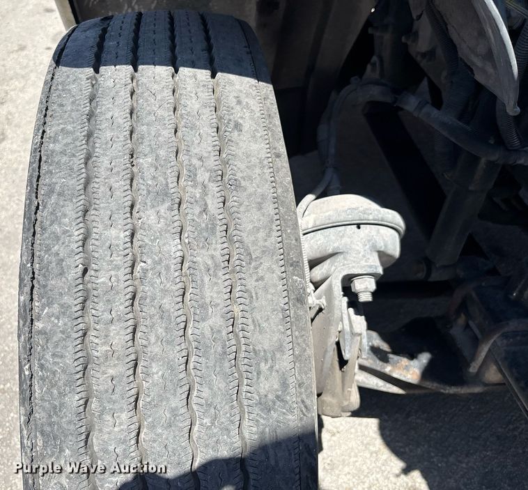 image for item EC3578 2006 Freightliner CL112 semi truck