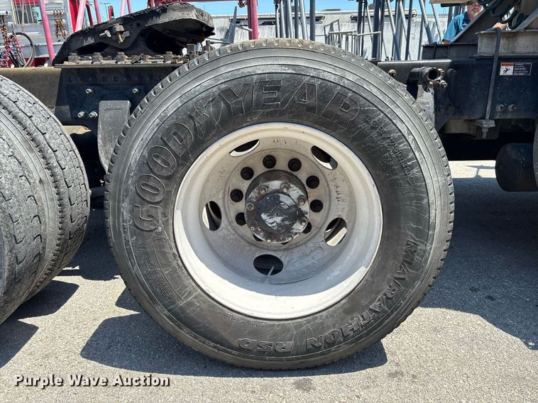 image for item EC3578 2006 Freightliner CL112 semi truck