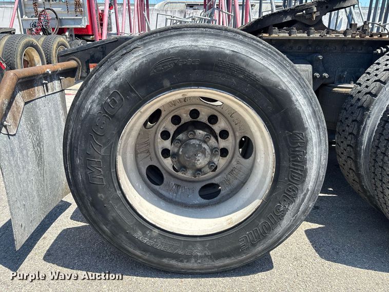 image for item EC3578 2006 Freightliner CL112 semi truck