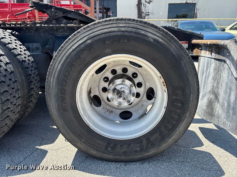 image for item EC3578 2006 Freightliner CL112 semi truck