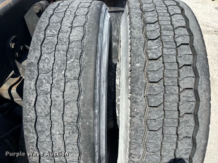 image for item EC3578 2006 Freightliner CL112 semi truck