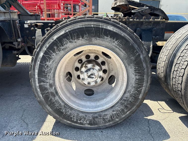 image for item EC3578 2006 Freightliner CL112 semi truck