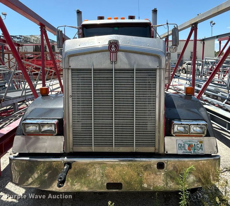 image for item EC3597 2004 Kenworth W900B semi truck