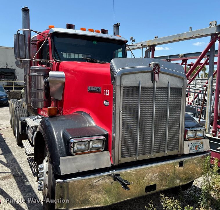 image for item EC3597 2004 Kenworth W900B semi truck