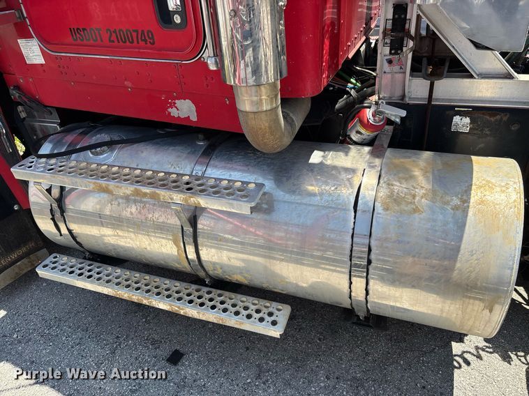 image for item EC3597 2004 Kenworth W900B semi truck