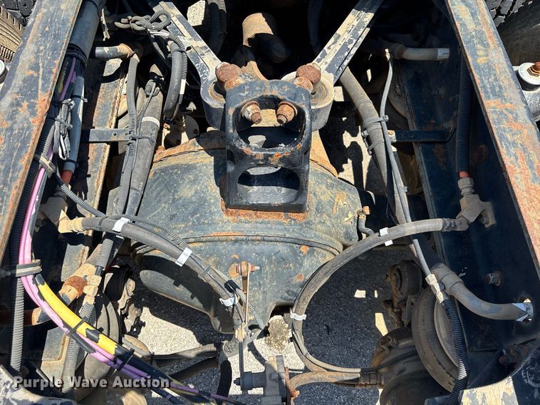 image for item EC3597 2004 Kenworth W900B semi truck