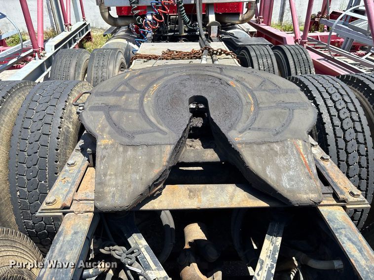 image for item EC3597 2004 Kenworth W900B semi truck