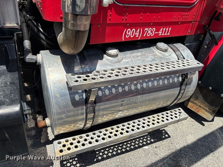 image for item EC3597 2004 Kenworth W900B semi truck