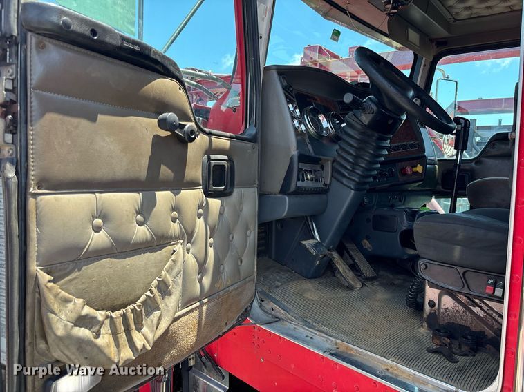 image for item EC3597 2004 Kenworth W900B semi truck