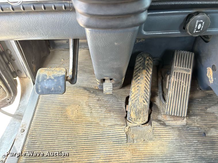 image for item EC3597 2004 Kenworth W900B semi truck