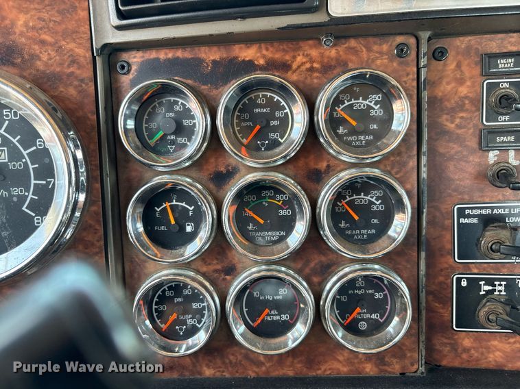 image for item EC3597 2004 Kenworth W900B semi truck