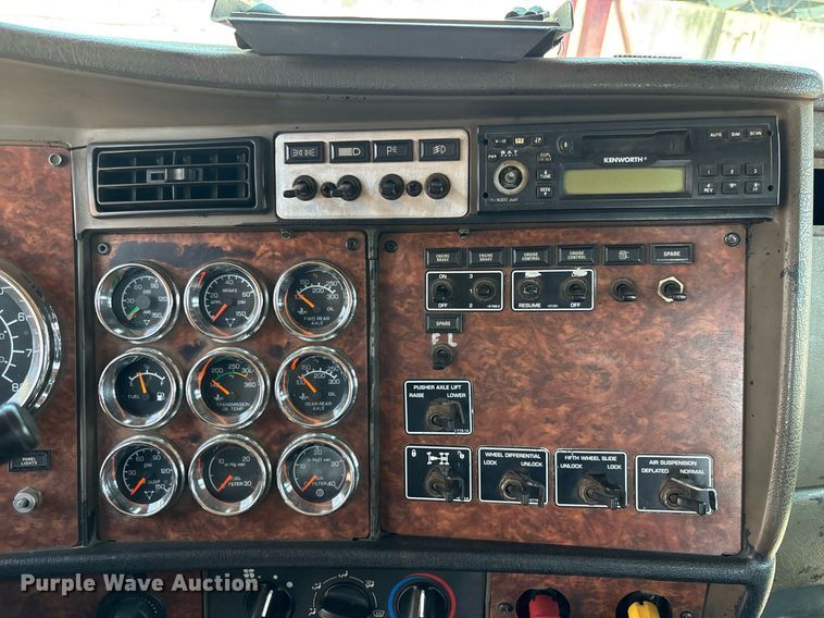 image for item EC3597 2004 Kenworth W900B semi truck