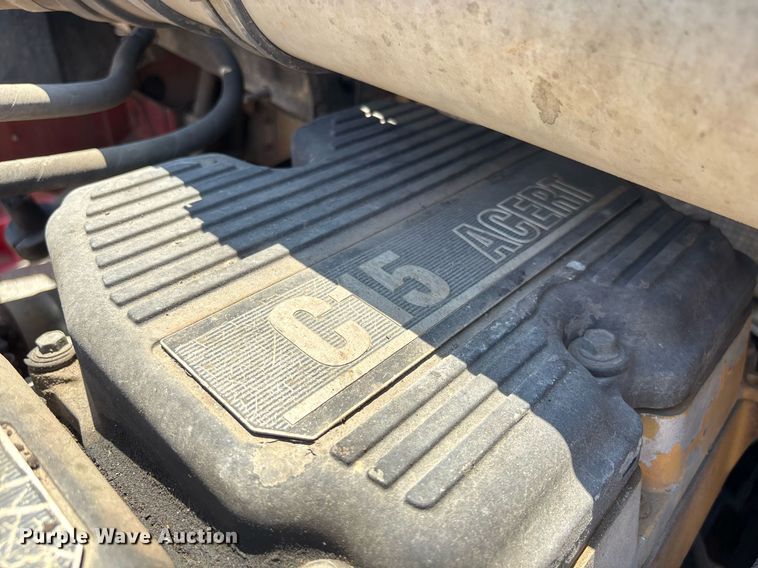 image for item EC3597 2004 Kenworth W900B semi truck