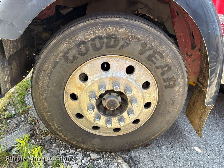 image for item EC3597 2004 Kenworth W900B semi truck