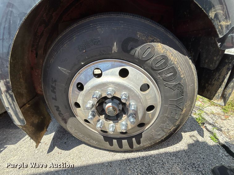 image for item EC3597 2004 Kenworth W900B semi truck