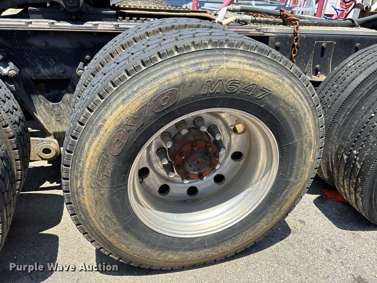 image for item EC3597 2004 Kenworth W900B semi truck