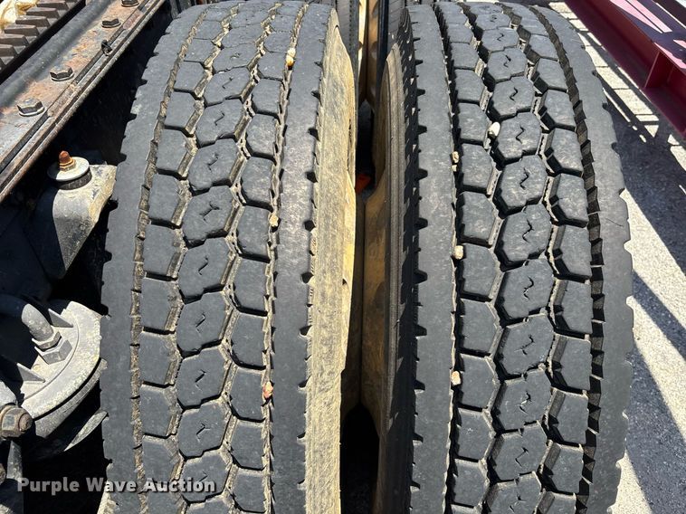 image for item EC3597 2004 Kenworth W900B semi truck