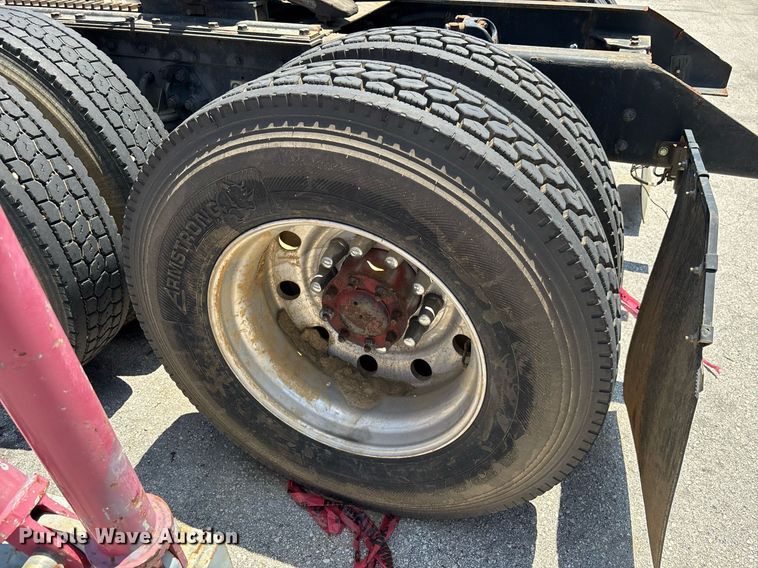 image for item EC3597 2004 Kenworth W900B semi truck