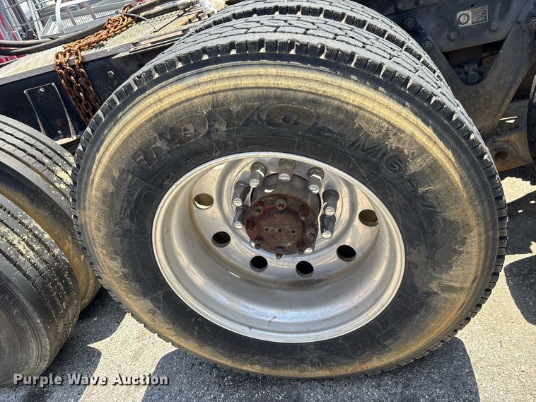 image for item EC3597 2004 Kenworth W900B semi truck