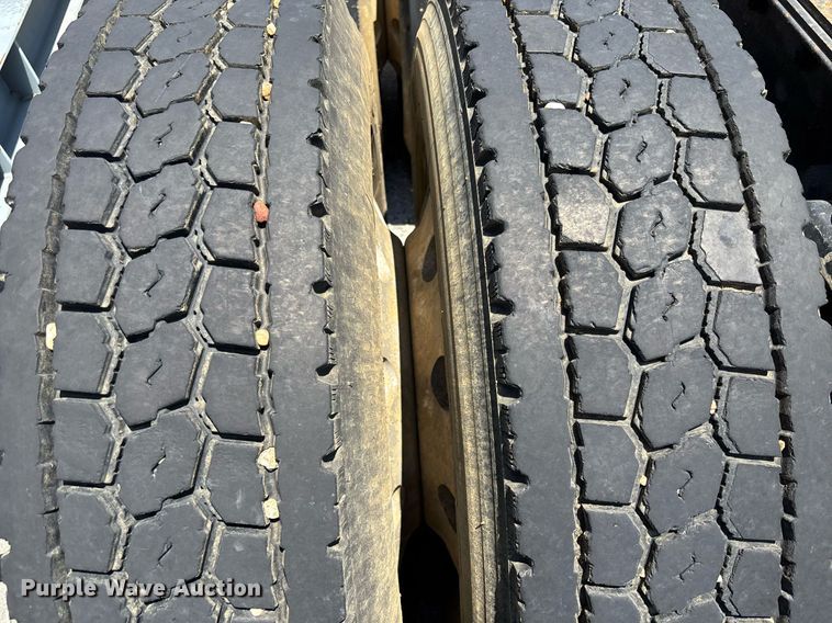 image for item EC3597 2004 Kenworth W900B semi truck